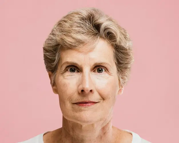 files/retrato-mujer-senior-sonriente-cara-cerca_53876-139588_1.webp
